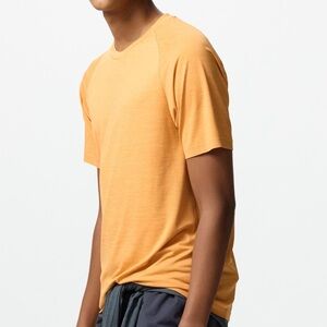 Uniqlo men’s dry-ex athletic T-shirt NWT sz L orange